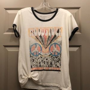 💟 Woodstock tee with grey neck & sleeve accent